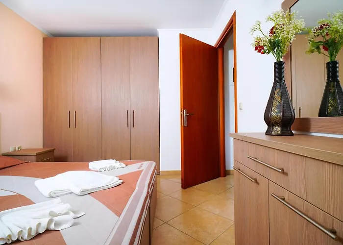 Antigone Apartahotel 2*