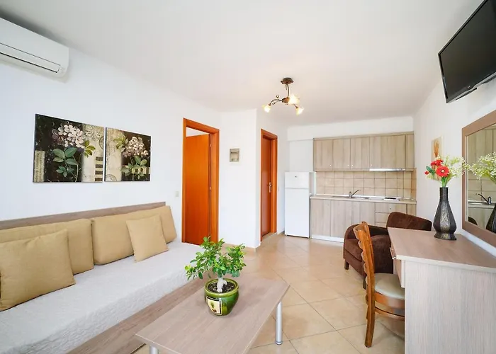 Antigone Apartahotel