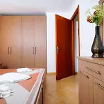 Antigone شقة فندقية 2*