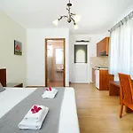 Antigone شقة فندقية لايميناس