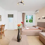 Antigone 2* لايميناس