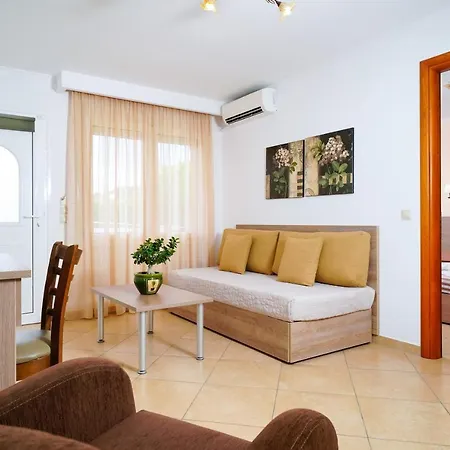 Antigone מלון דירות לימנאס