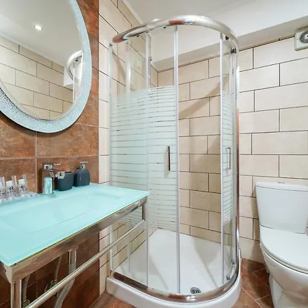 Antigone מלון דירות לימנאס