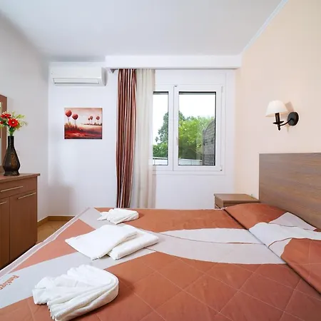 Antigone לימנאס