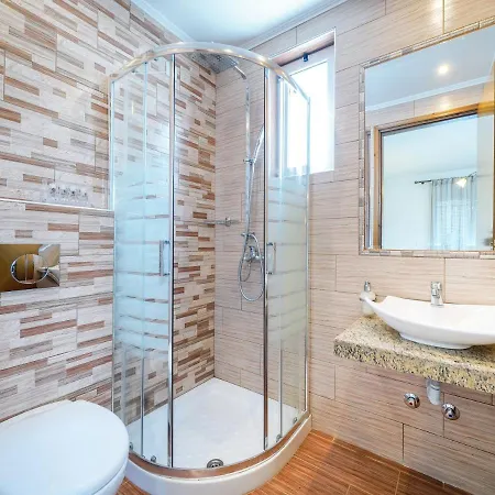 Antigone לימנאס