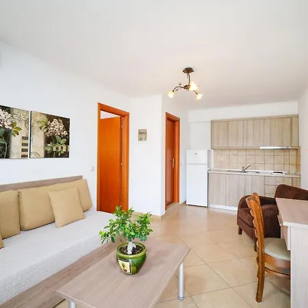 Antigone מלון דירות