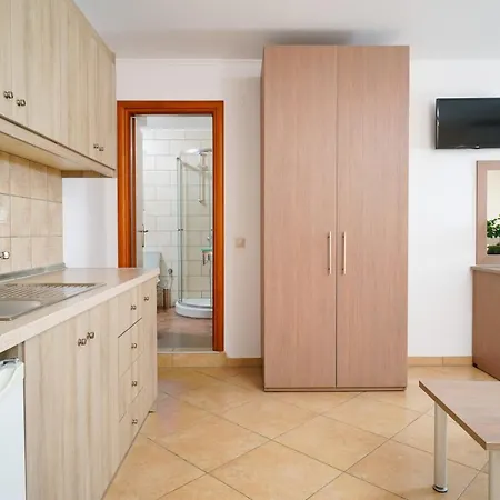 מלון דירות Antigone