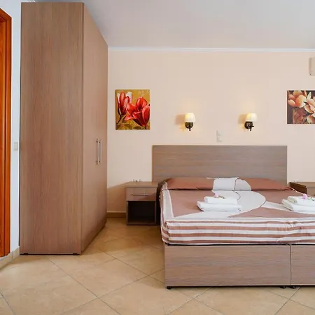 מלון דירות Antigone 2*