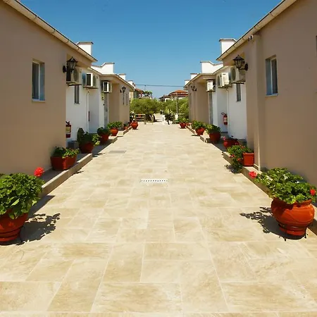 מלון דירות Antigone